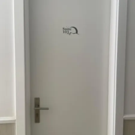 Noites אכסניה *